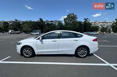Седан Ford Fusion 2016 в 