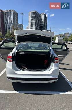 Седан Ford Fusion 2016 в 