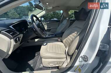 Седан Ford Fusion 2016 в 