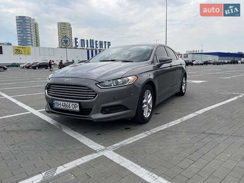 Седан Ford Fusion 2012 в 