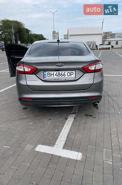Седан Ford Fusion 2012 в 