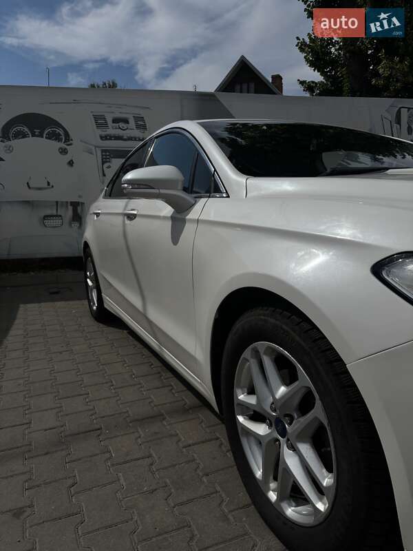 Седан Ford Fusion 2013 в Чернівцях