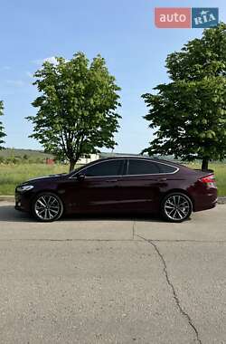 Седан Ford Fusion 2013 в 