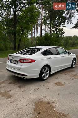 Седан Ford Fusion 2013 в 