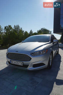 Седан Ford Fusion 2016 в 