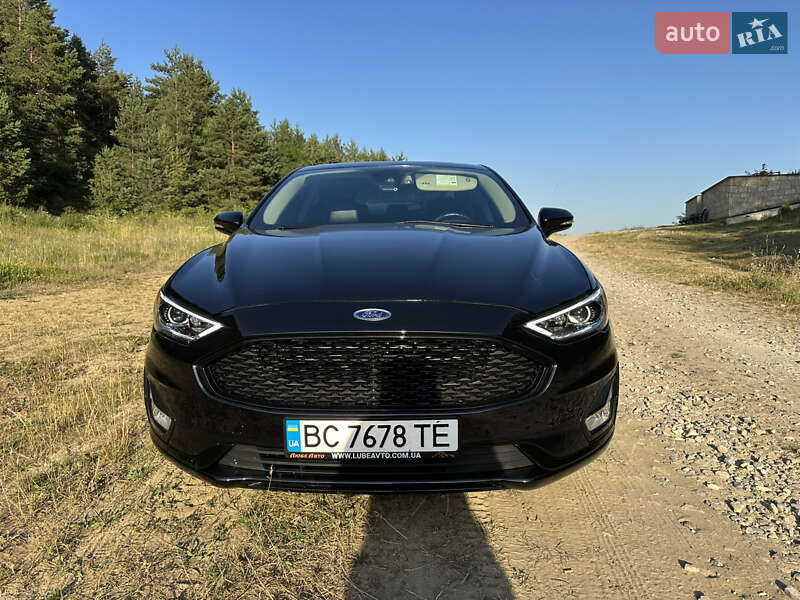 Седан Ford Fusion 2019 в Львові