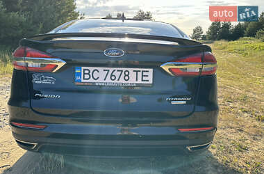Седан Ford Fusion 2019 в Львове