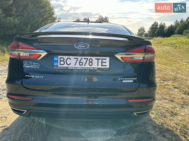 Седан Ford Fusion 2019 в Львові