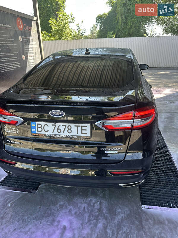 Седан Ford Fusion 2019 в Львові