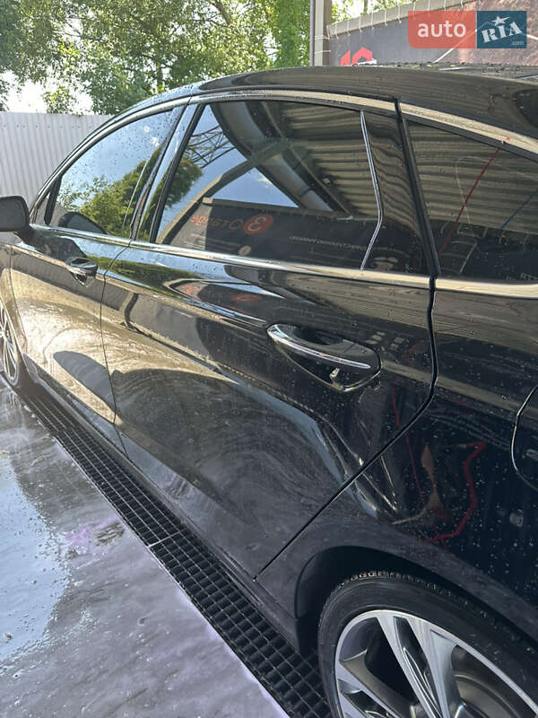 Седан Ford Fusion 2019 в Львові