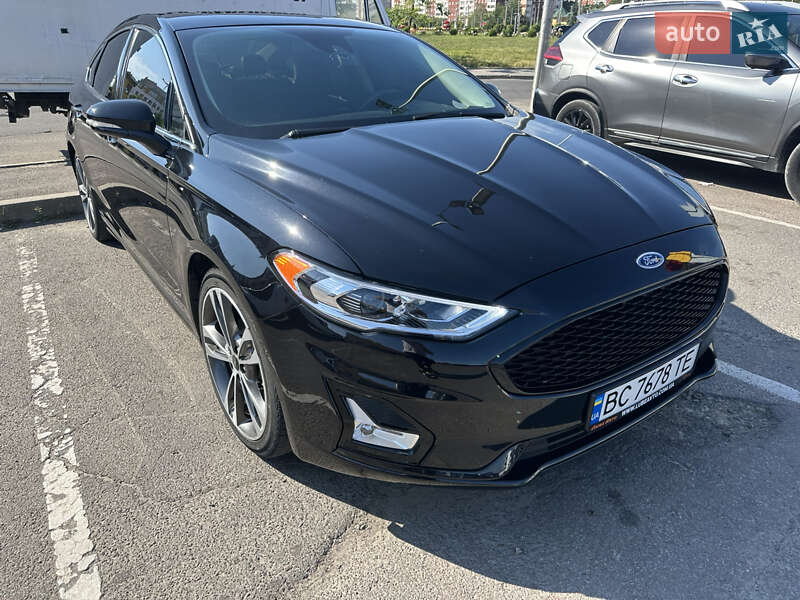 Седан Ford Fusion 2019 в Львові