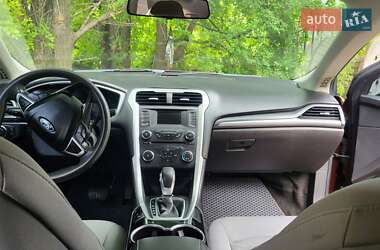 Седан Ford Fusion 2016 в 