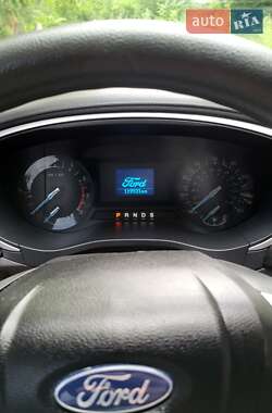 Седан Ford Fusion 2016 в 