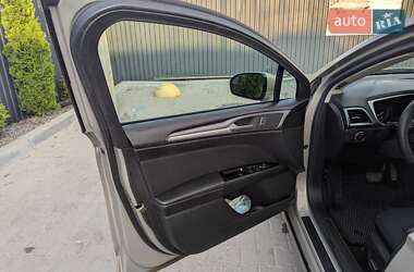 Седан Ford Fusion 2014 в 