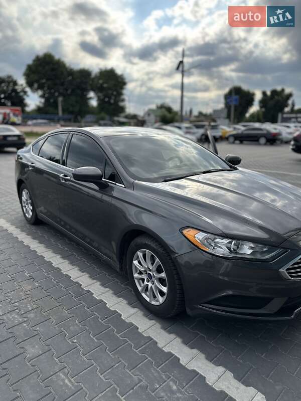 Седан Ford Fusion 2016 в 