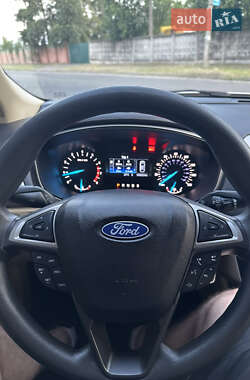 Седан Ford Fusion 2015 в 