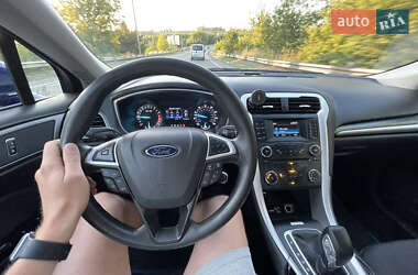 Седан Ford Fusion 2016 в 