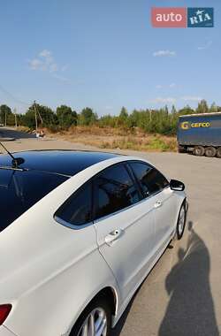 Седан Ford Fusion 2015 в 