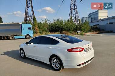 Седан Ford Fusion 2015 в 