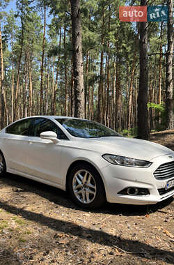 Седан Ford Fusion 2015 в 