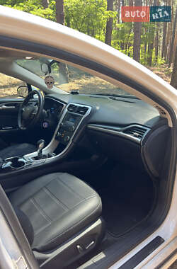 Седан Ford Fusion 2015 в 