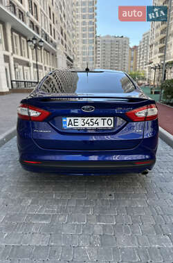 Седан Ford Fusion 2016 в 