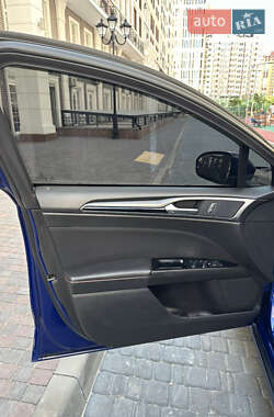 Седан Ford Fusion 2016 в 