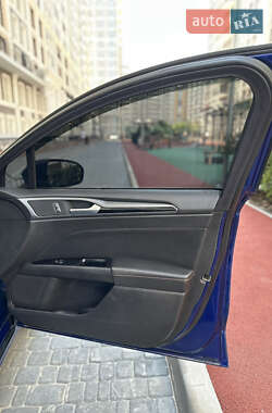 Седан Ford Fusion 2016 в 