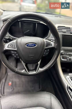 Седан Ford Fusion 2016 в 