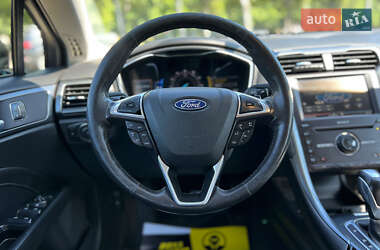 Седан Ford Fusion 2015 в 