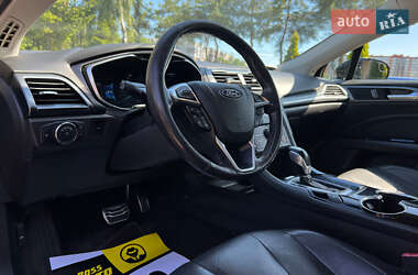 Седан Ford Fusion 2015 в 