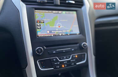 Седан Ford Fusion 2015 в 