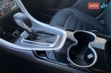 Седан Ford Fusion 2015 в 