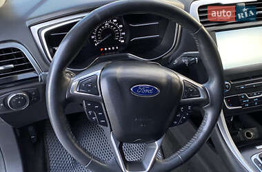 Седан Ford Fusion 2015 в 