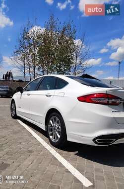 Седан Ford Fusion 2017 в 