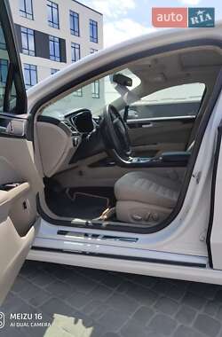 Седан Ford Fusion 2017 в 