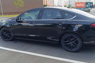 Седан Ford Fusion 2016 в 
