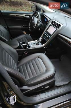 Седан Ford Fusion 2013 в 