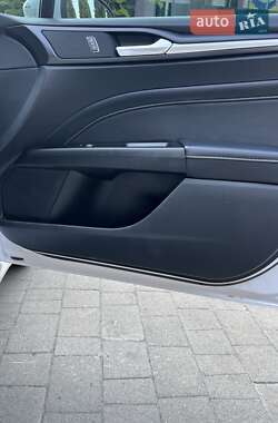 Седан Ford Fusion 2018 в 