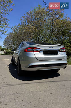 Седан Ford Fusion 2017 в 
