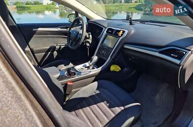 Седан Ford Fusion 2016 в 