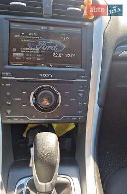 Седан Ford Fusion 2016 в 