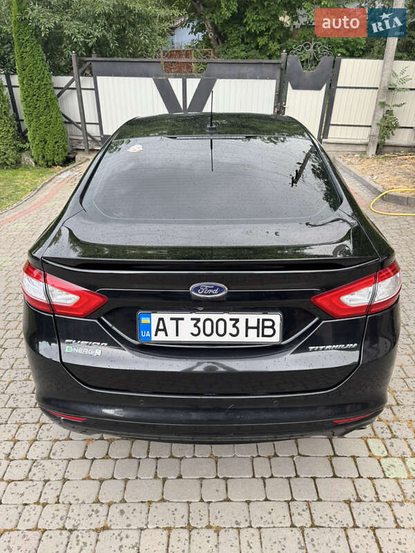 Седан Ford Fusion 2014 в Гвіздці