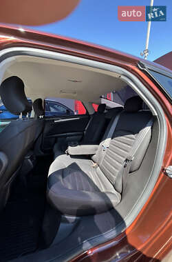 Седан Ford Fusion 2015 в 