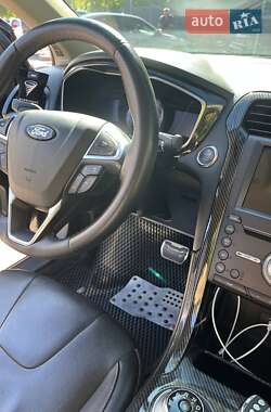 Седан Ford Fusion 2017 в 