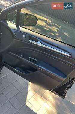 Седан Ford Fusion 2017 в 