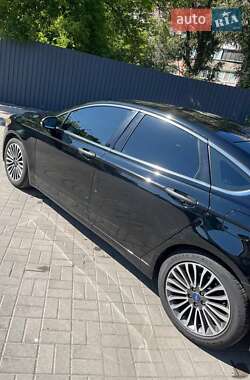 Седан Ford Fusion 2017 в 