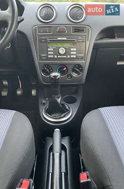 Хэтчбек Ford Fusion 2011 в 