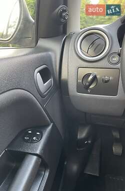 Хэтчбек Ford Fusion 2011 в 