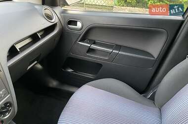 Хэтчбек Ford Fusion 2011 в 